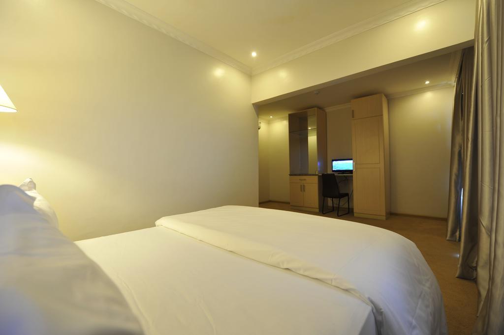 Gloria Hotel Kigali Bagian luar foto