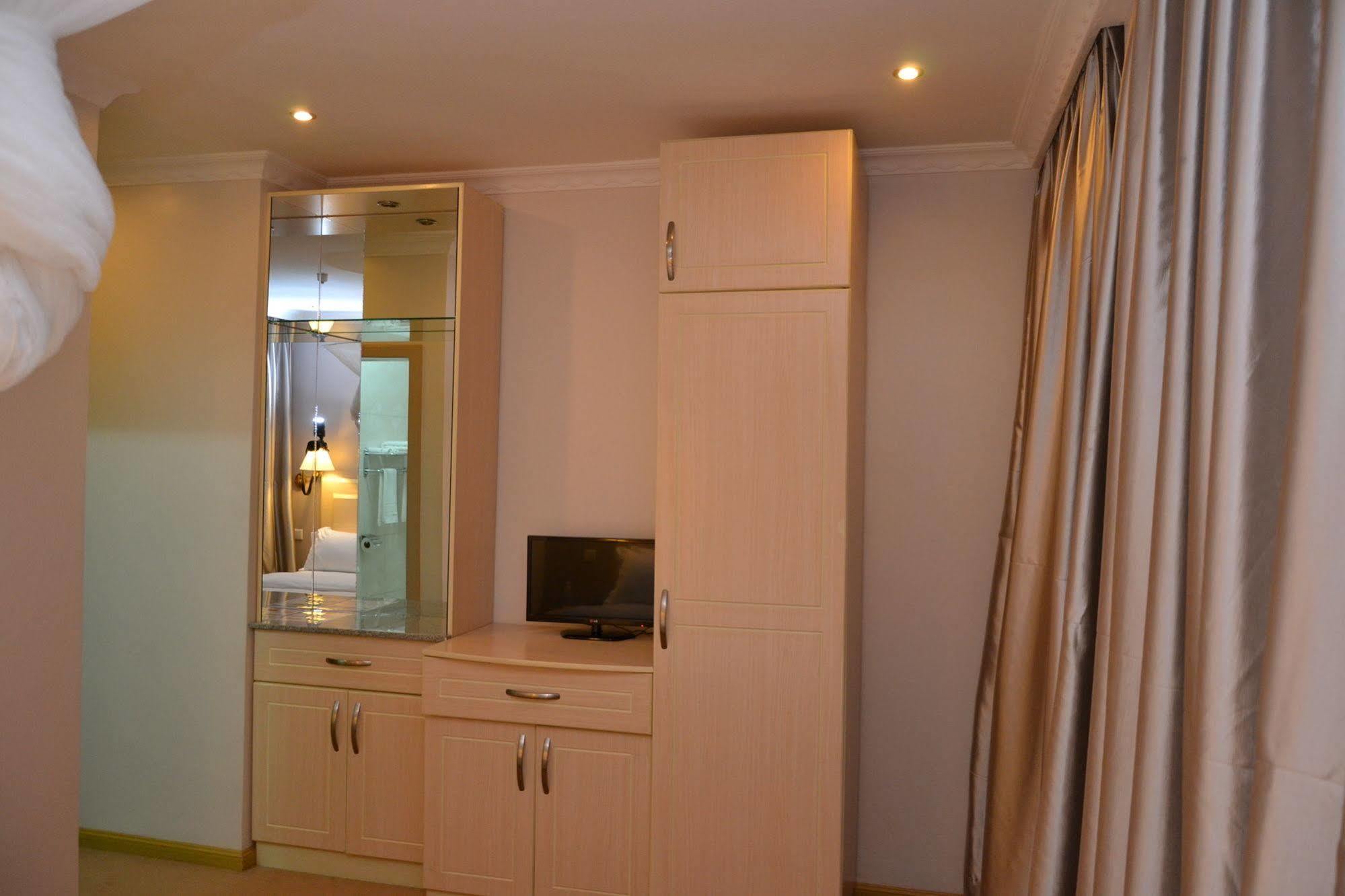 Gloria Hotel Kigali Bagian luar foto