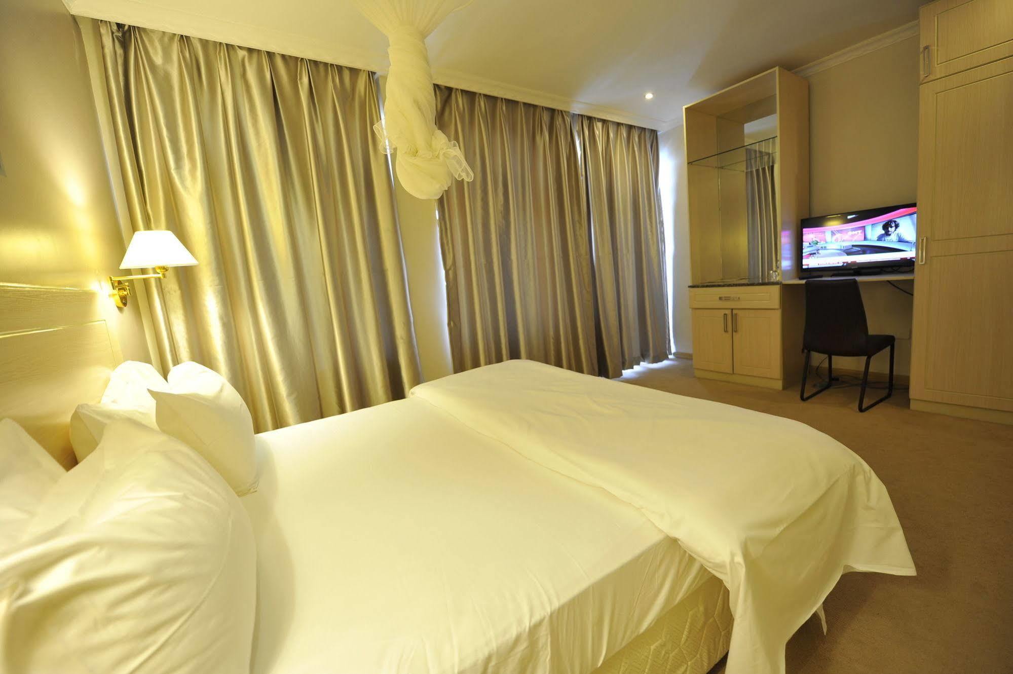 Gloria Hotel Kigali Bagian luar foto